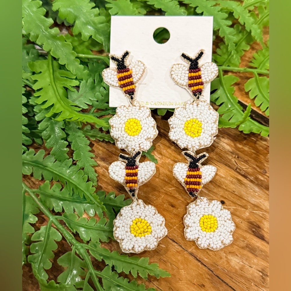 Zoda Beaded Bee & Daisy Drop Earrings NWT